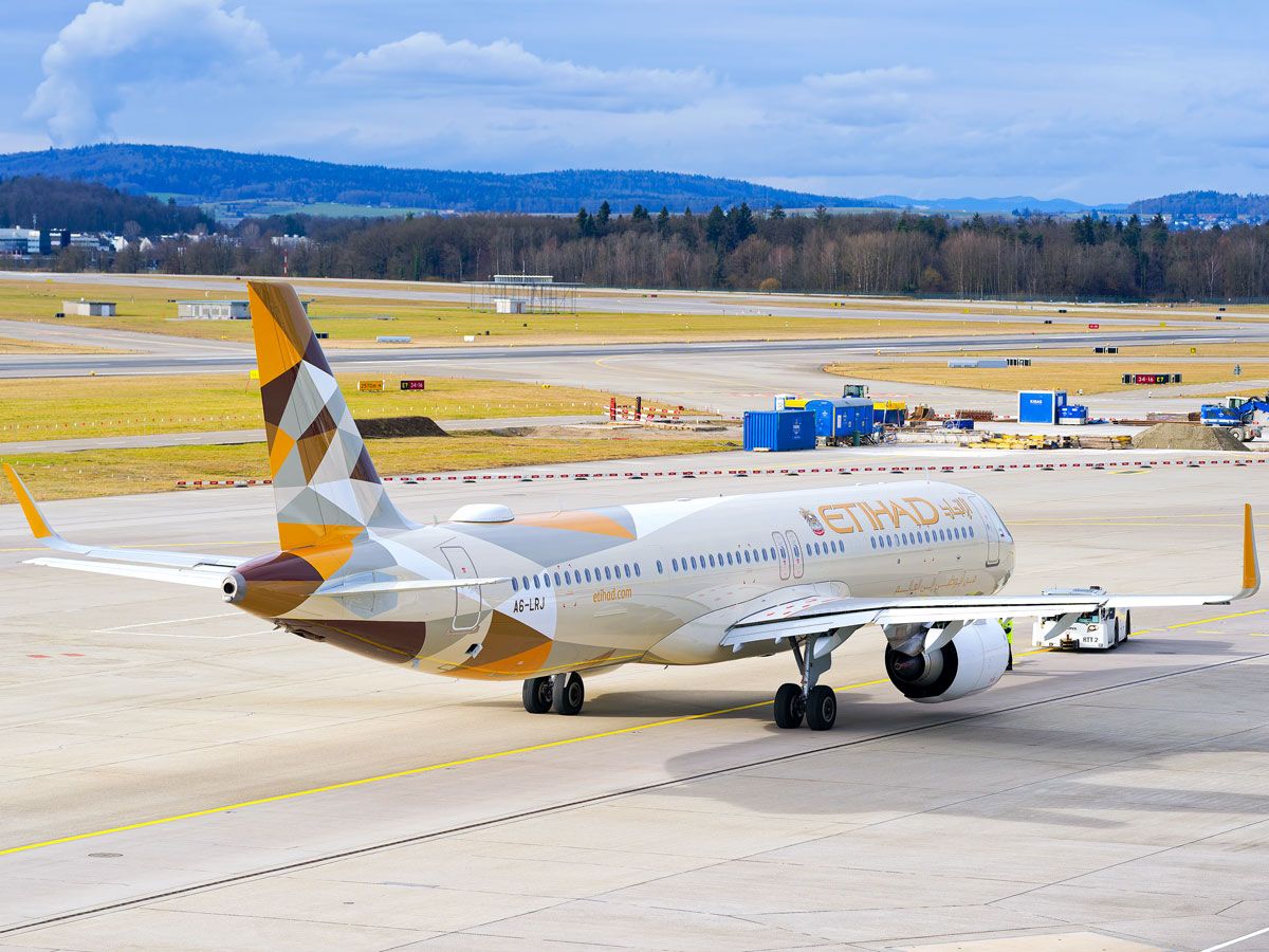 Etihad Airbus A321 being pushed back from the gate at Zurich Airport