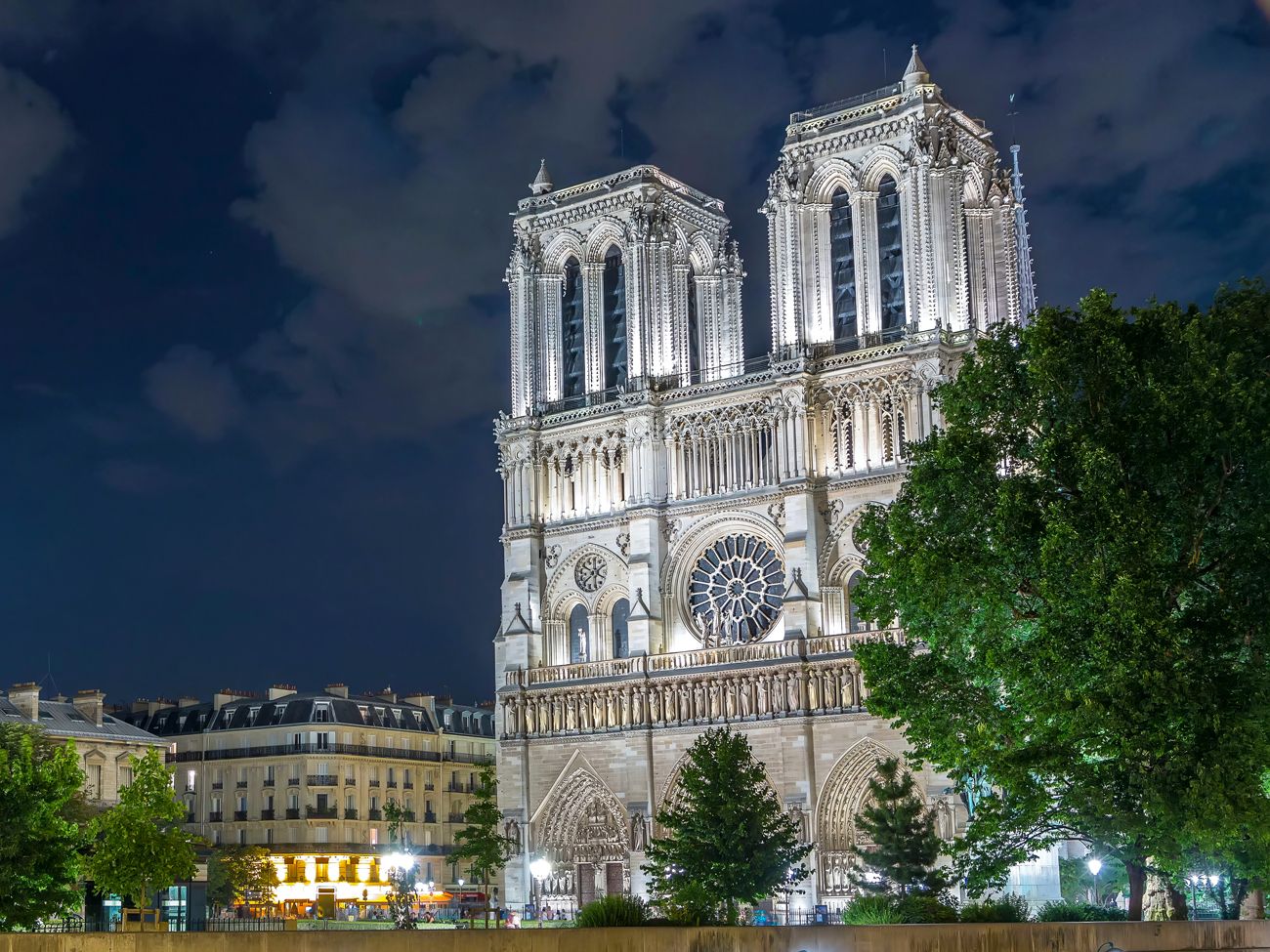 Notre-Dame de Paris lit at night