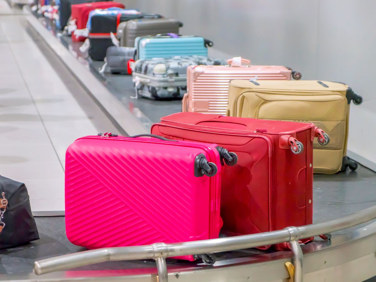 Baggage on airport carousel 