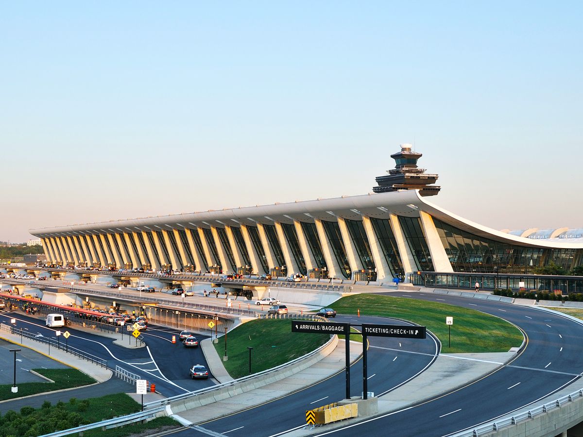 Exterior of main terminal building at Washington Dulles International Airport