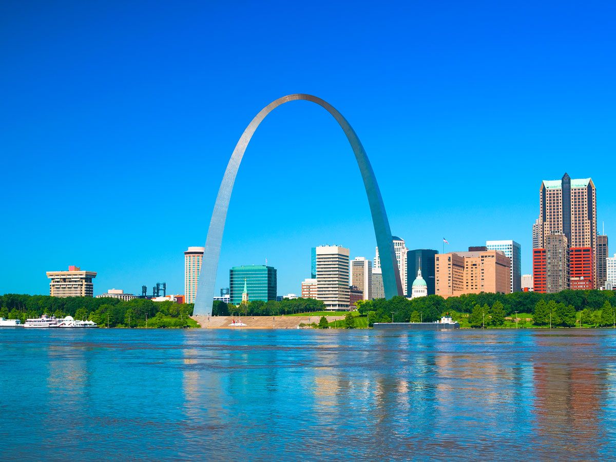 Gateway Arch and St. Louis skyline, seen from Mississippi River