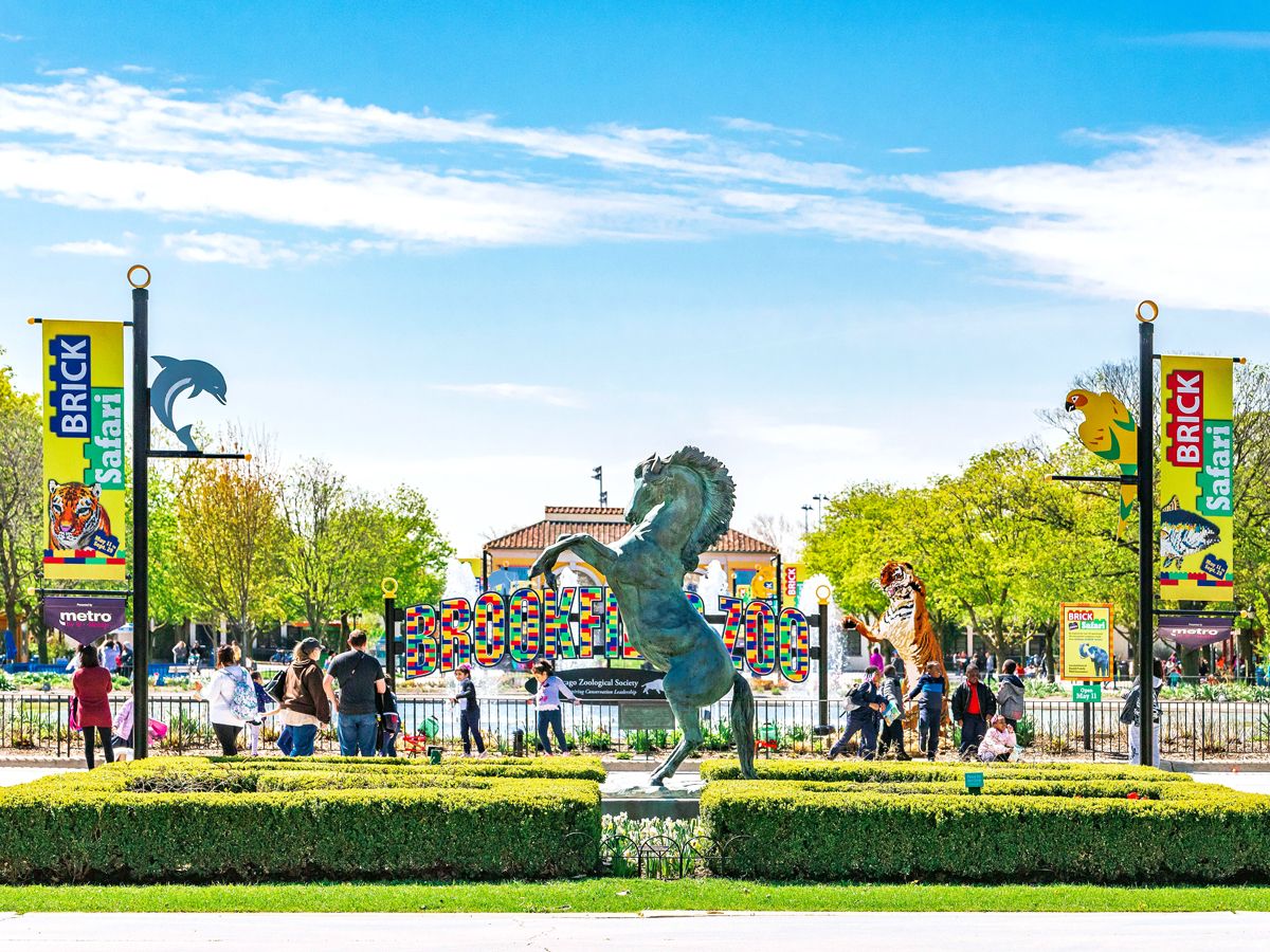 Horse statue in front of Brookfield Zoo Chicago