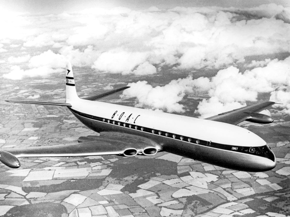 Historical image of BOAC De Havilland Comet in flight