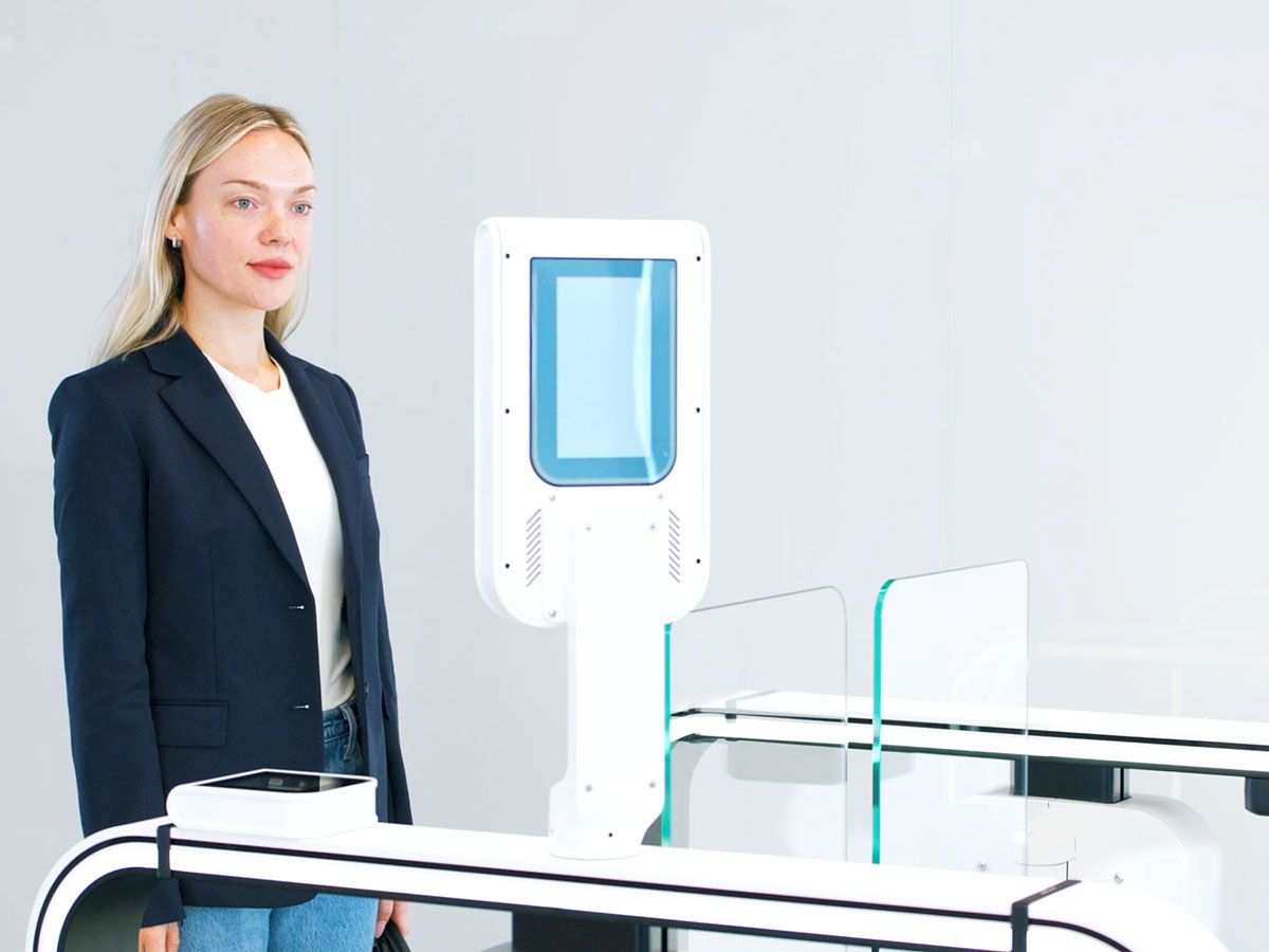 Traveler using eGate