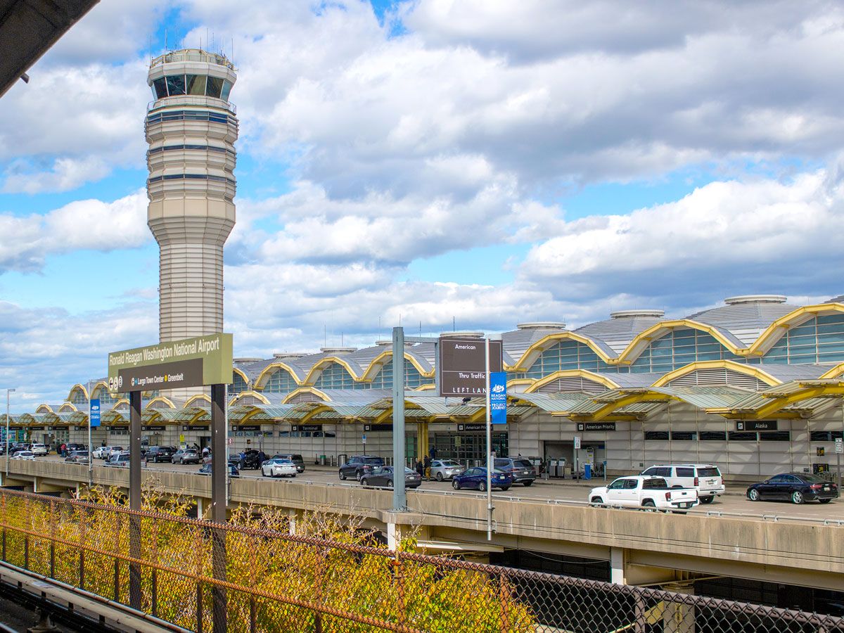 Control tower and terminal drop-off area at Ronald Reagan Washington National Airport