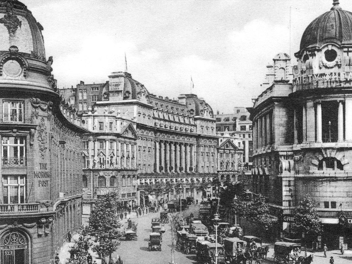 Historical image of London, England, in the early 20th century