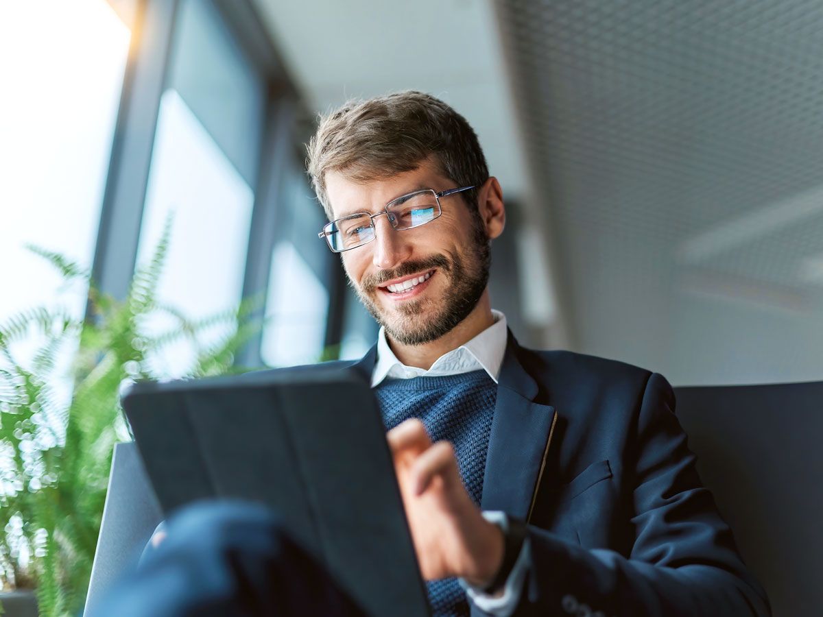 Man using tablet computer