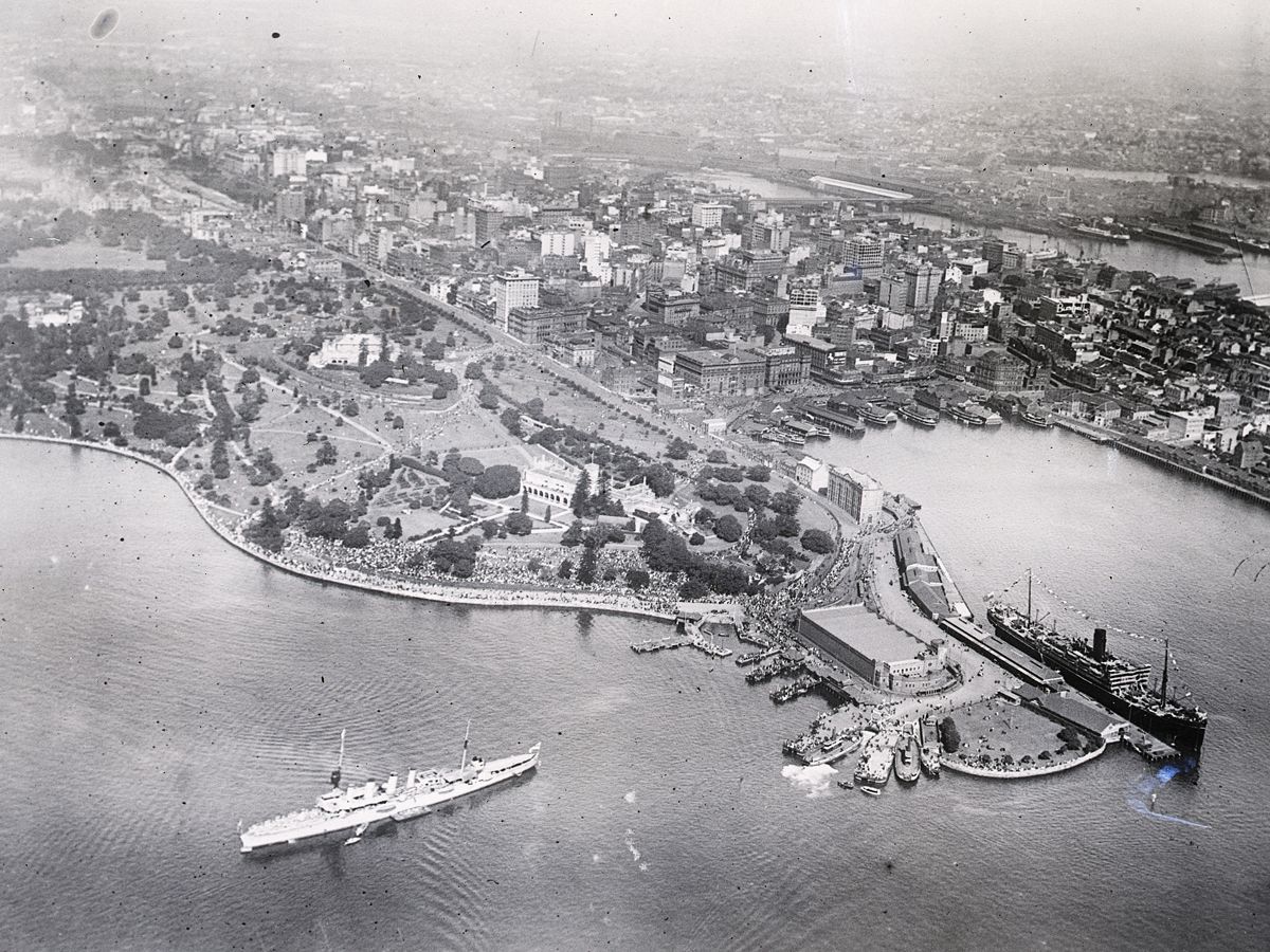Aerial view of Sydney Harbour in the 1920s