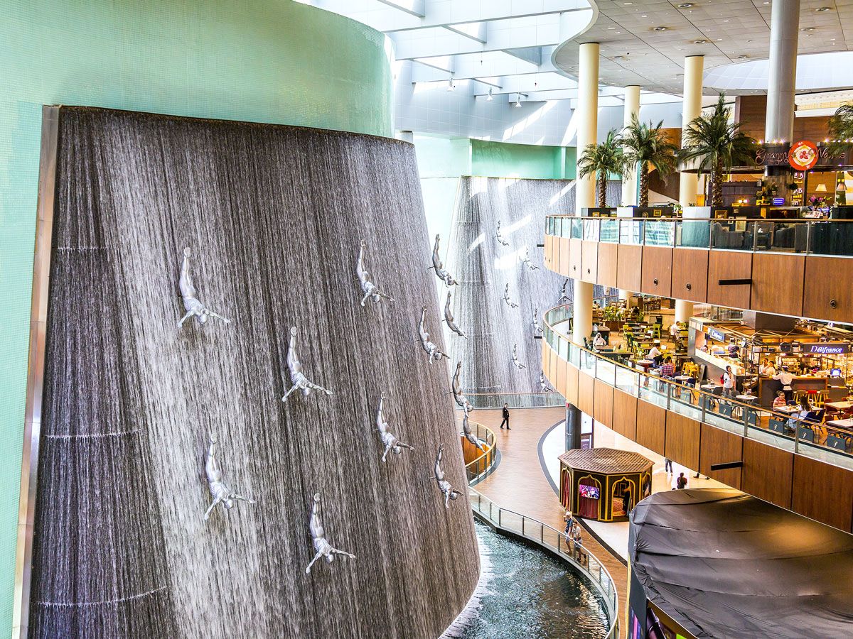 Water feature in Dubai Mall