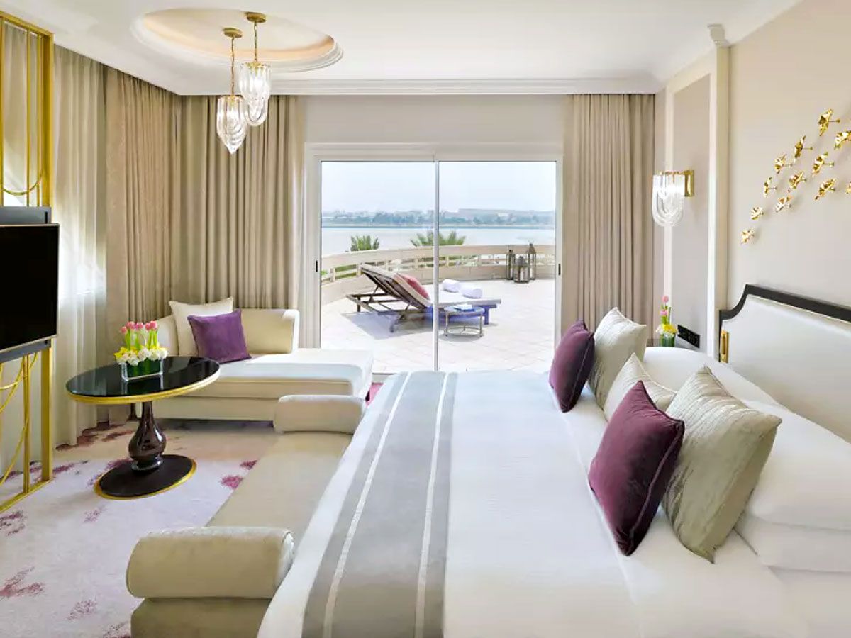 Guest room with balcony at Mövenpick Hotel Bahrain 