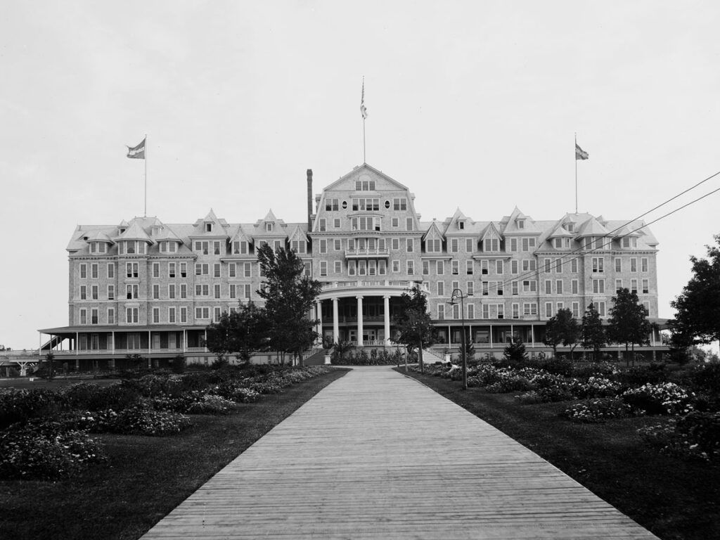Historical image of the Frontenac Hotel