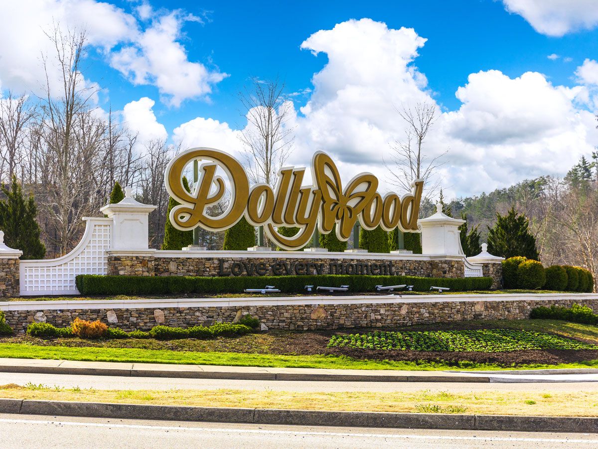 Entrance sign for Dollywood in Pigeon Forge, Tennessee