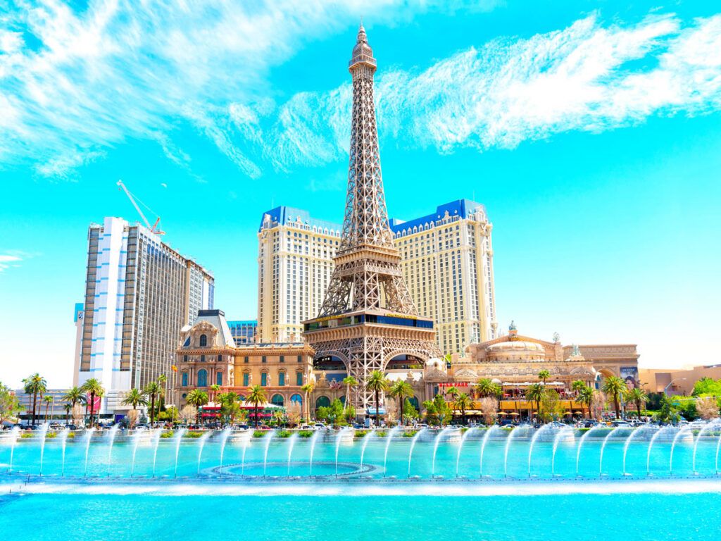 Fountain and hotels on Las Vegas Strip